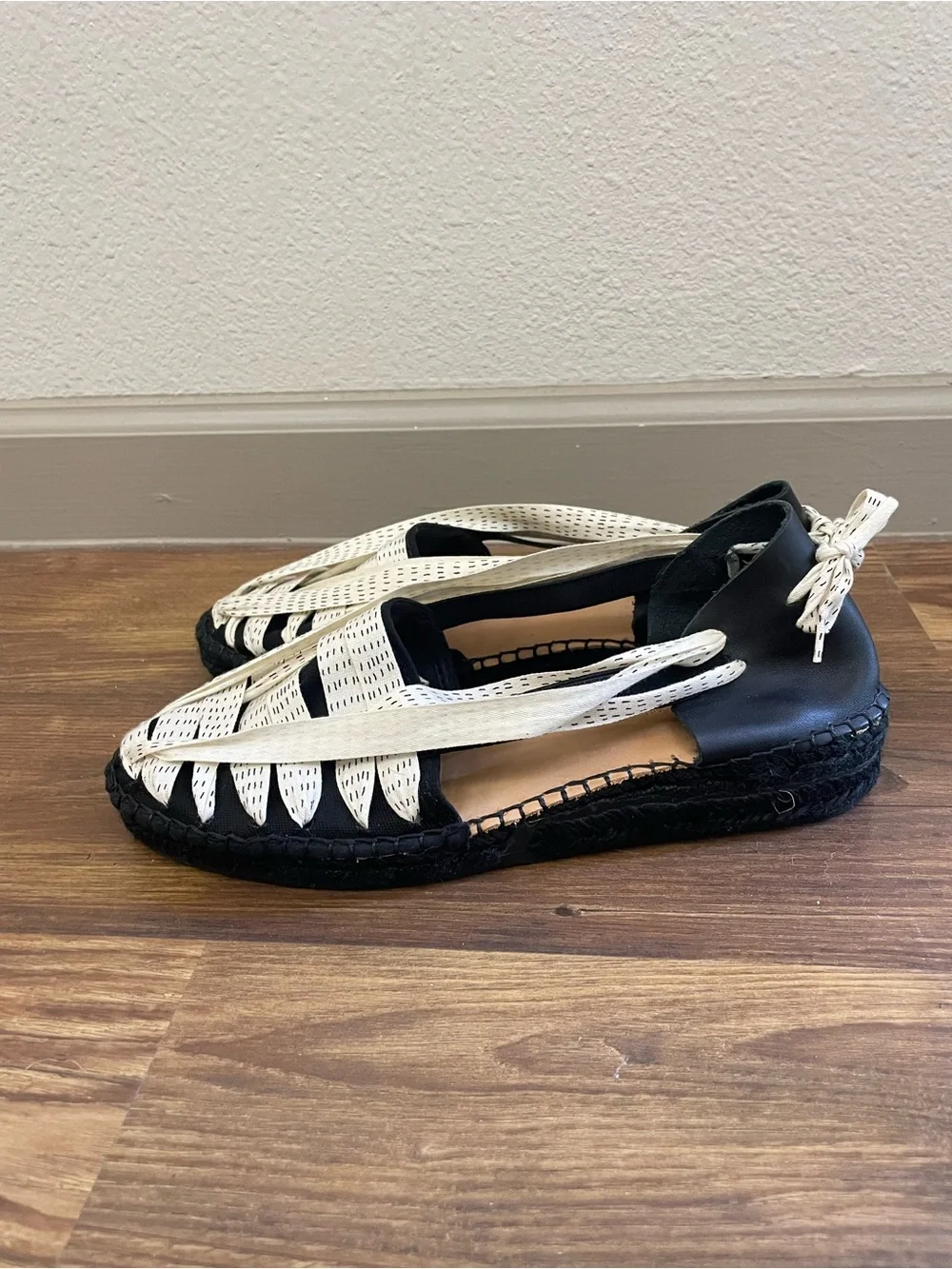 NAGUISA Sukha Lace Up Flat Espadrille‎ Shoes Size 41/9.5